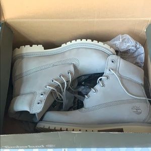 ⭐️Size 6 women’s timberlands ⭐️